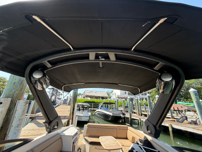 Slide: The Image of Sea Ray 290 SDX 2021 - 48