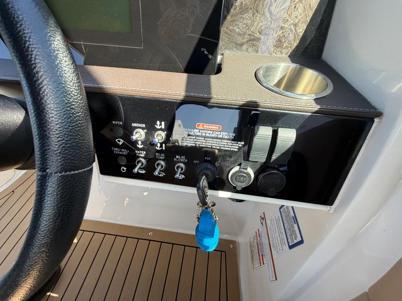 Slide: The Image of Sea Ray 290 SDX 2021 - 55