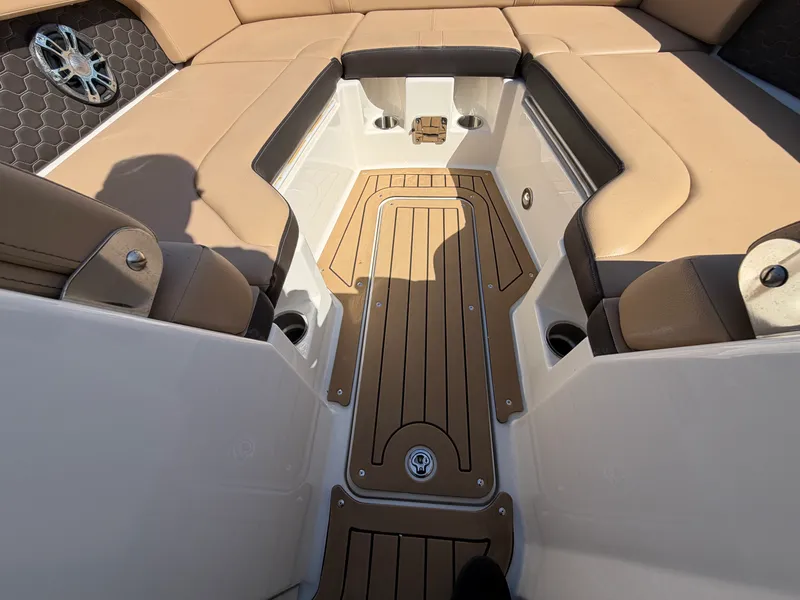 Slide: The Image of Sea Ray 290 SDX 2021 - 38