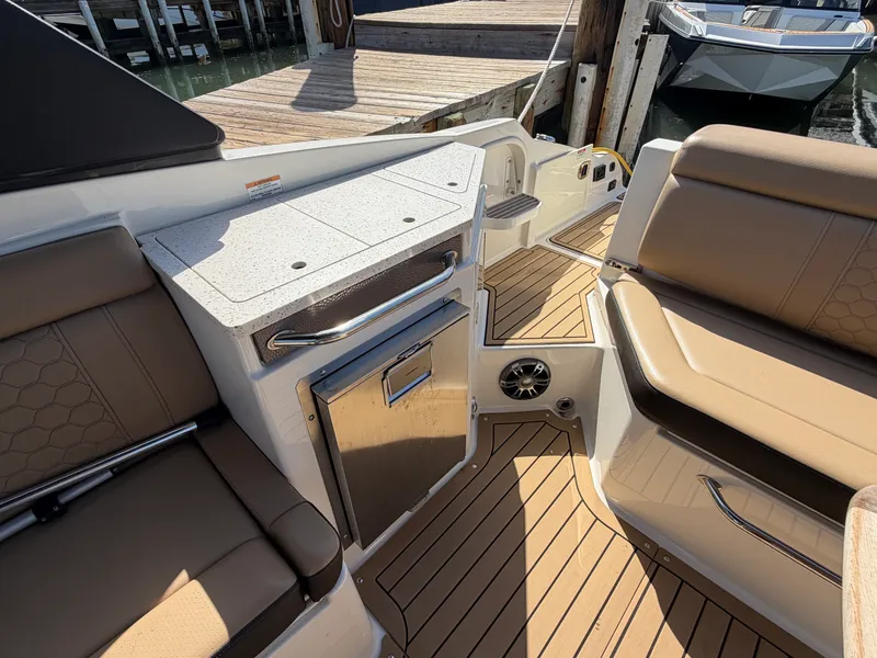 Slide: The Image of Sea Ray 290 SDX 2021 - 22
