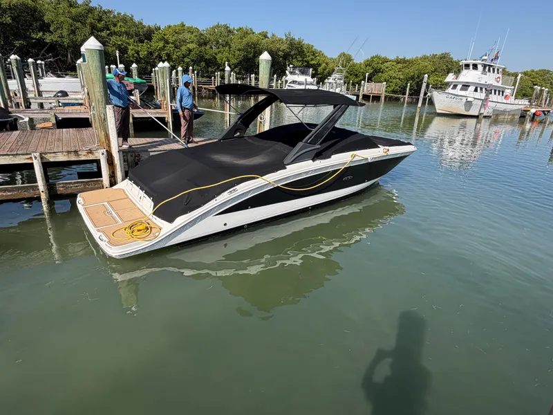 Slide: The Image of Sea Ray 290 SDX 2021 - 2