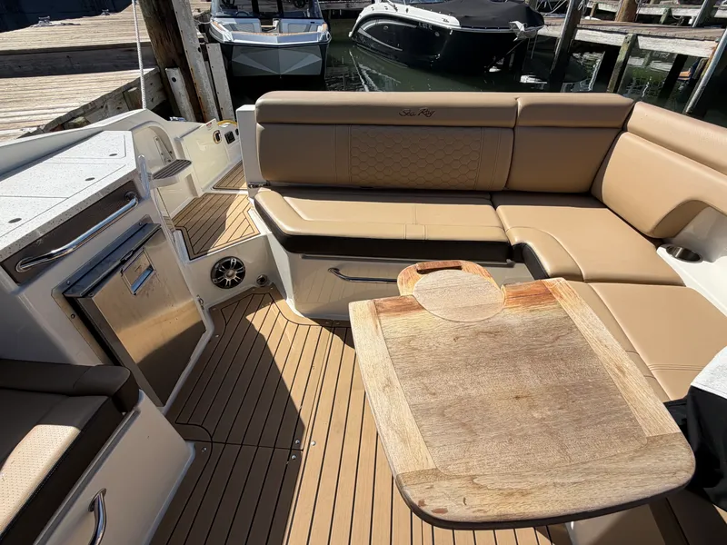 Slide: The Image of Sea Ray 290 SDX 2021 - 21