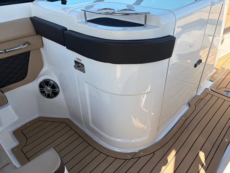Slide: The Image of Sea Ray 290 SDX 2021 - 30