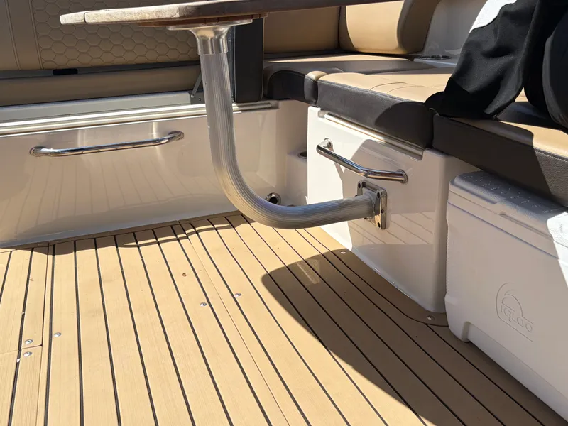 Slide: The Image of Sea Ray 290 SDX 2021 - 26