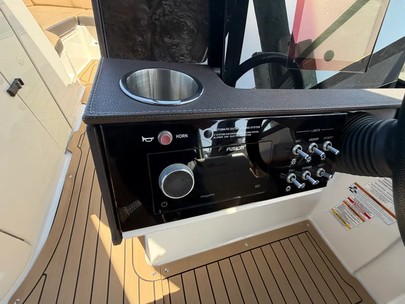 Slide: The Image of Sea Ray 290 SDX 2021 - 54