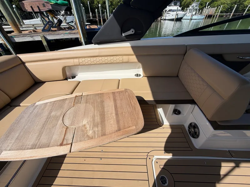 Slide: The Image of Sea Ray 290 SDX 2021 - 25