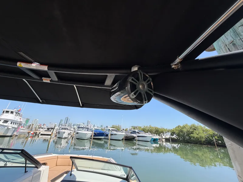 Slide: The Image of Sea Ray 290 SDX 2021 - 47