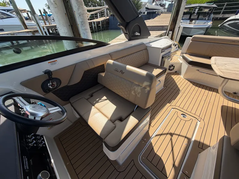 Slide: The Image of Sea Ray 290 SDX 2021 - 50