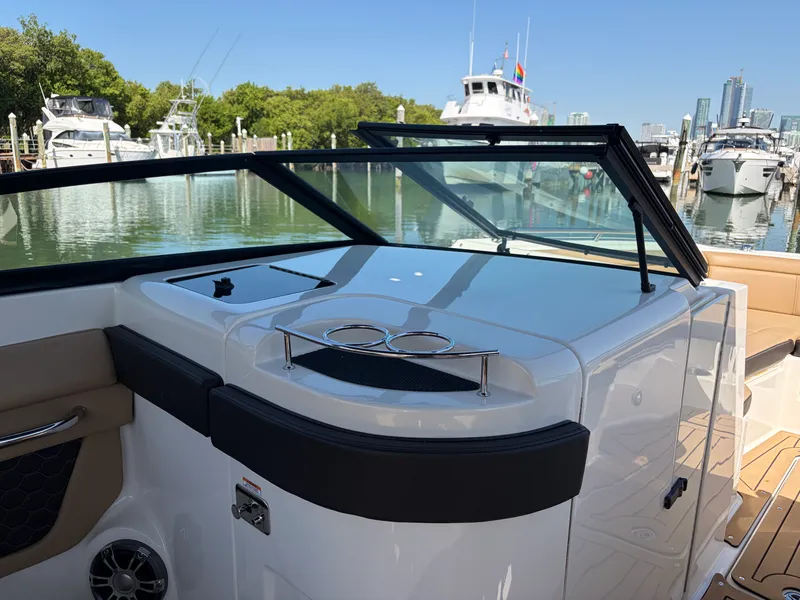 Slide: The Image of Sea Ray 290 SDX 2021 - 31