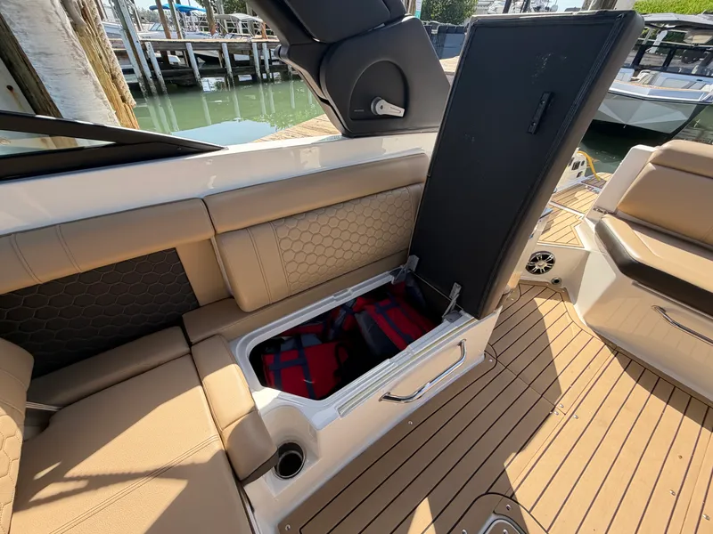 Slide: The Image of Sea Ray 290 SDX 2021 - 62