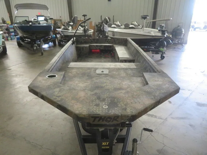 Slide: The Image of 2024 Thor SWAMP HAMMER 1754 DELUXE boat in a showroom. - 10