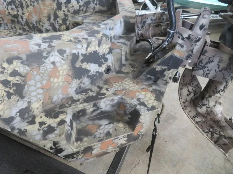 Slide: The Image of 2024 Thor SWAMP HAMMER 1754 DELUXE boat with camouflage pattern. - 5