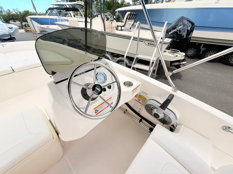 Slide: The Image of Boston Whaler 160 Super Sport 2027 - 24
