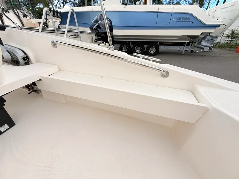 Slide: The Image of Boston Whaler 160 Super Sport 2027 - 16
