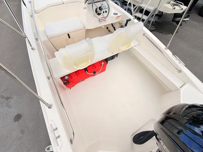 Slide: The Image of Boston Whaler 160 Super Sport 2027 - 17