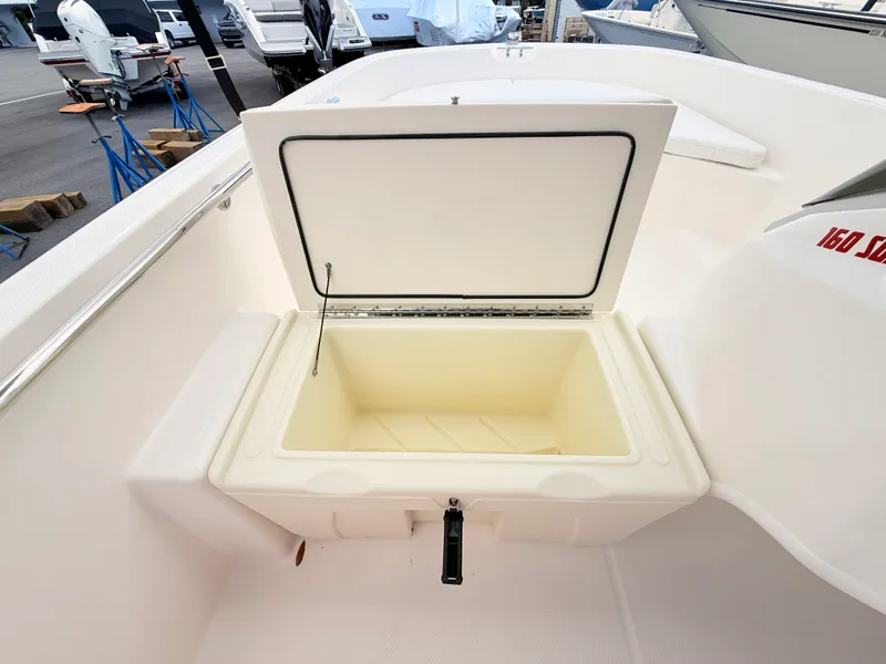 Slide: The Image of Boston Whaler 160 Super Sport 2027 - 31