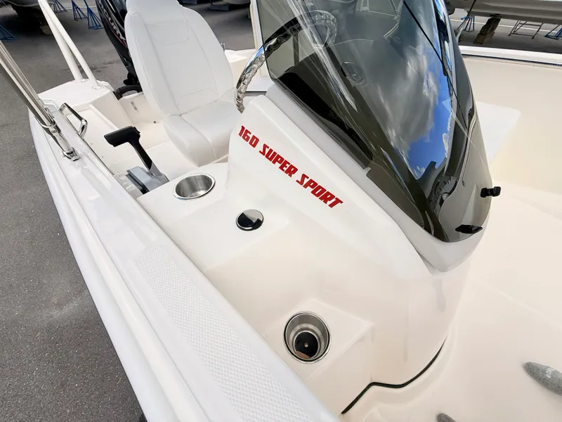 Slide: The Image of Boston Whaler 160 Super Sport 2027 - 37