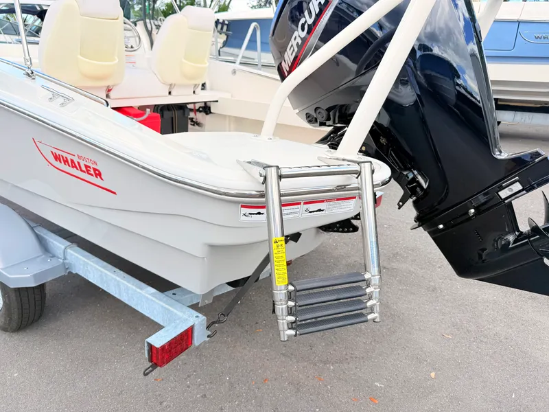 Slide: The Image of Boston Whaler 160 Super Sport 2027 - 12