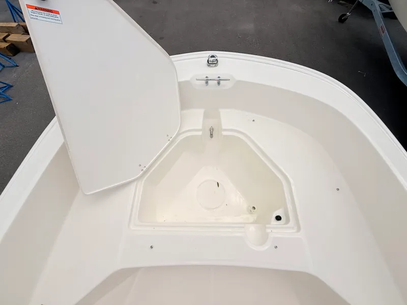 Slide: The Image of Boston Whaler 160 Super Sport 2027 - 35