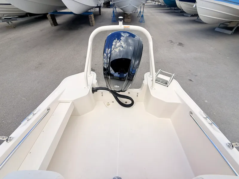 Slide: The Image of Boston Whaler 160 Super Sport 2027 - 18