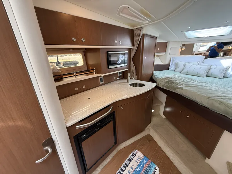 Slide: The Image of Sea Ray 330 SUNDANCER 2016 - 61