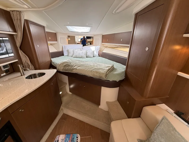 Slide: The Image of Sea Ray 330 SUNDANCER 2016 - 55