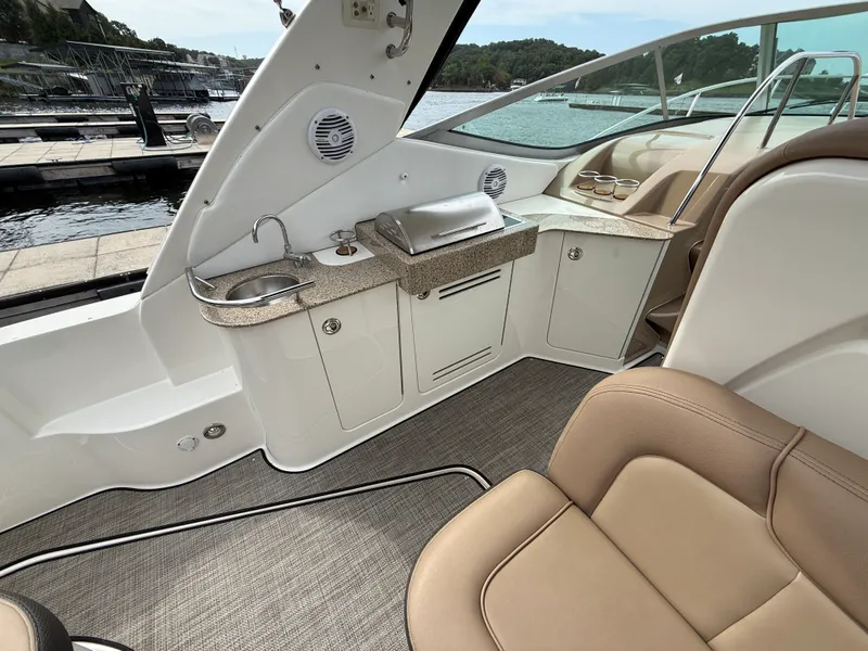 Slide: The Image of Sea Ray 330 SUNDANCER 2016 - 20