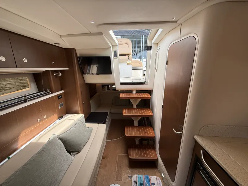 Slide: The Image of Sea Ray 330 SUNDANCER 2016 - 53