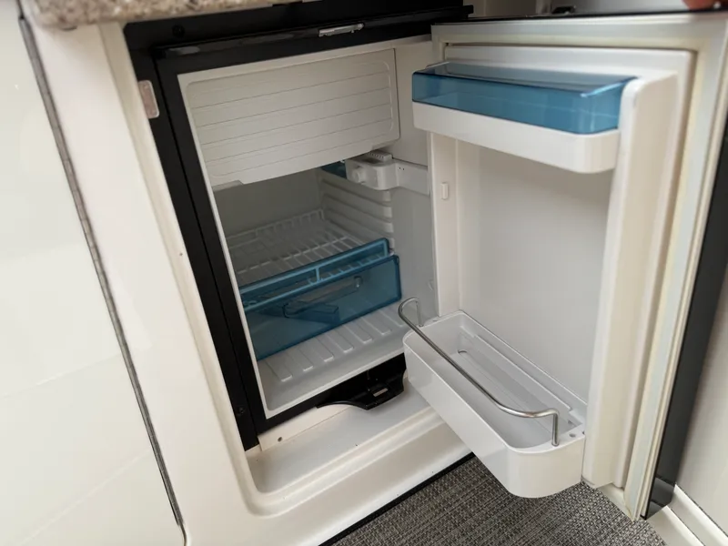 Slide: The Image of Sea Ray 330 SUNDANCER 2016 - 42