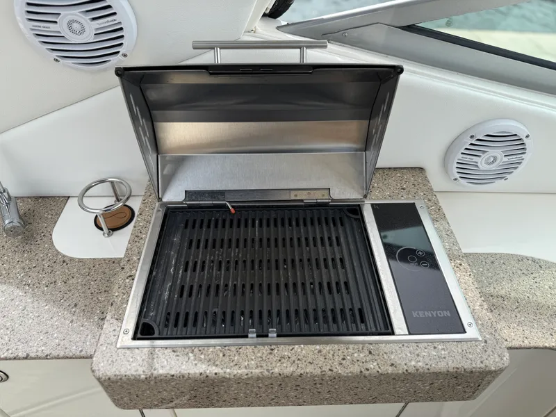 Slide: The Image of Sea Ray 330 SUNDANCER 2016 - 44
