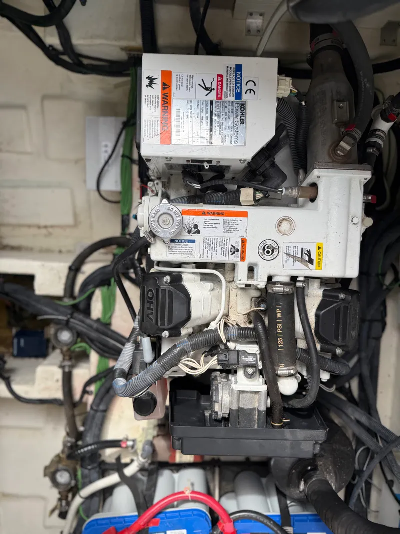 Slide: The Image of Sea Ray 330 SUNDANCER 2016 - 66