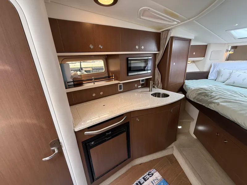Slide: The Image of Sea Ray 330 SUNDANCER 2016 - 56