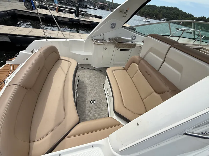 Slide: The Image of Sea Ray 330 SUNDANCER 2016 - 15