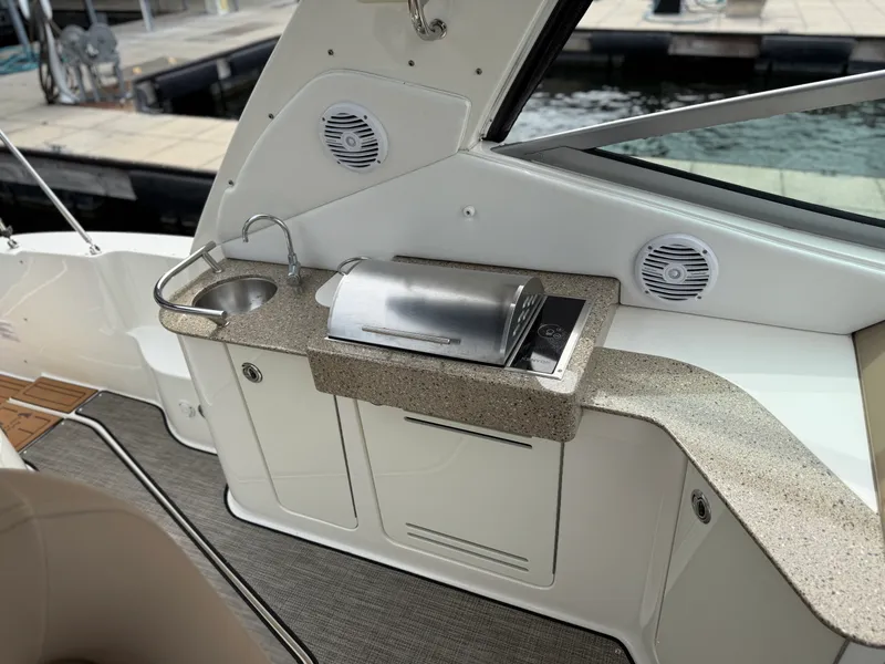 Slide: The Image of Sea Ray 330 SUNDANCER 2016 - 39