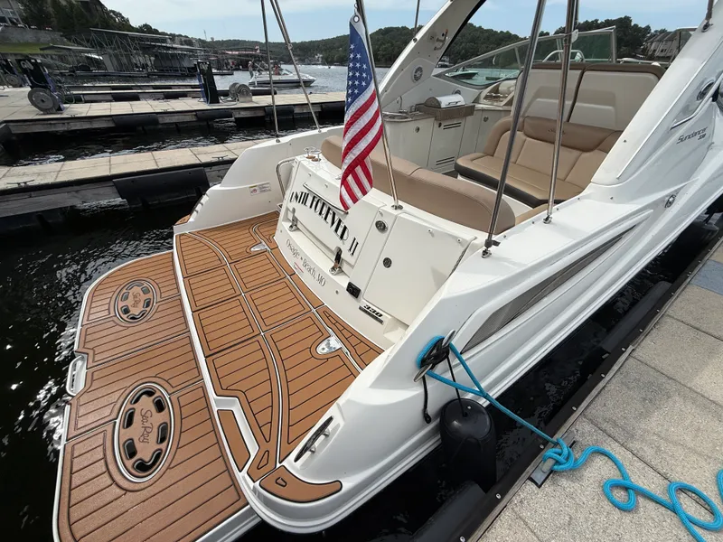 Slide: The Image of Sea Ray 330 SUNDANCER 2016 - 13