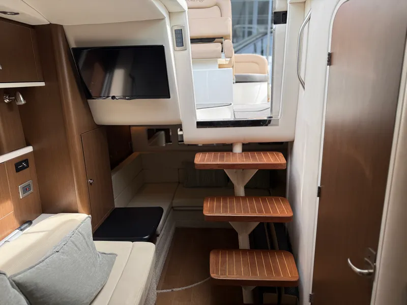 Slide: The Image of Sea Ray 330 SUNDANCER 2016 - 52