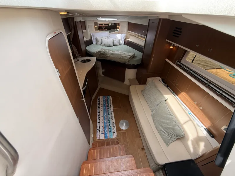 Slide: The Image of Sea Ray 330 SUNDANCER 2016 - 64