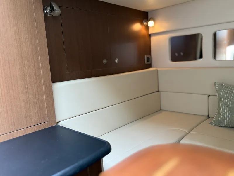 Slide: The Image of Sea Ray 330 SUNDANCER 2016 - 50