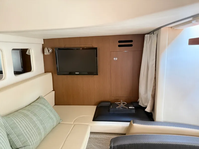 Slide: The Image of Sea Ray 330 SUNDANCER 2016 - 47