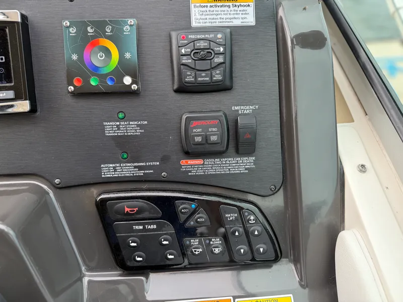 Slide: The Image of Sea Ray 330 SUNDANCER 2016 - 25