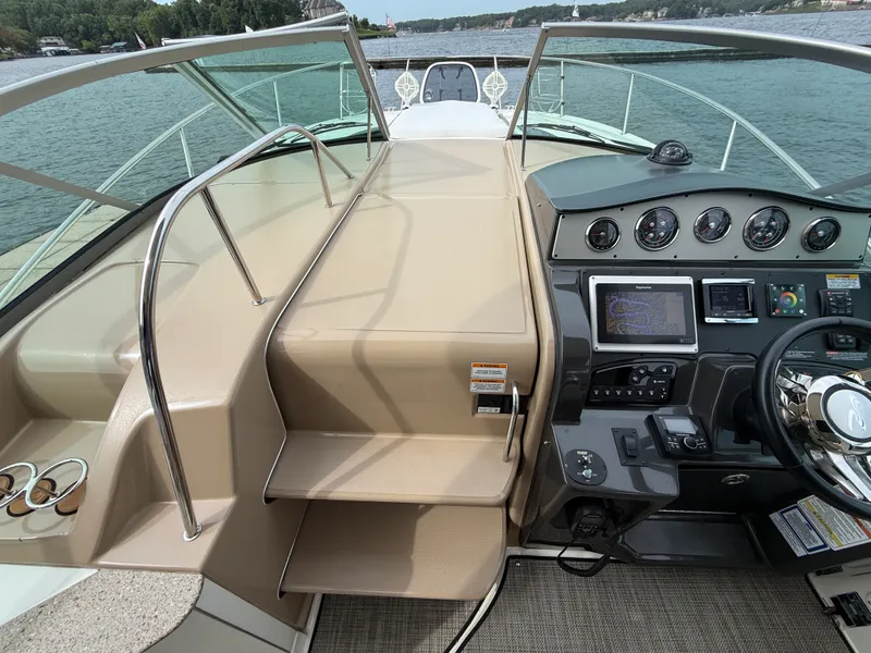 Slide: The Image of Sea Ray 330 SUNDANCER 2016 - 32