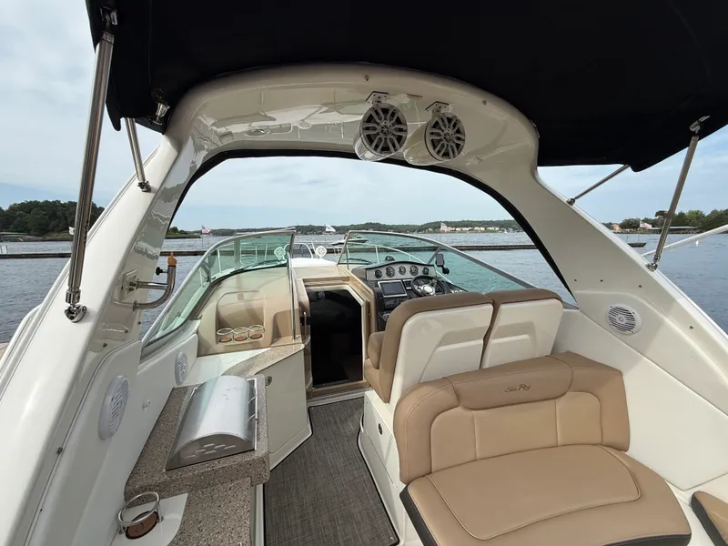 Slide: The Image of Sea Ray 330 SUNDANCER 2016 - 18
