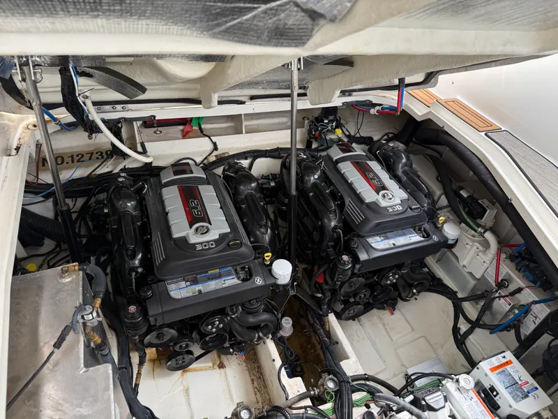 Slide: The Image of Sea Ray 330 SUNDANCER 2016 - 68
