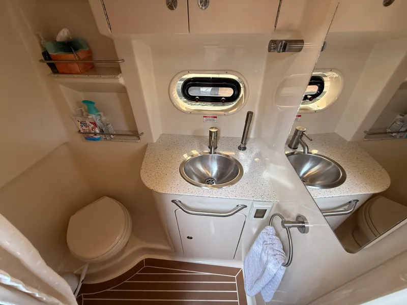 Slide: The Image of Sea Ray 330 SUNDANCER 2016 - 59