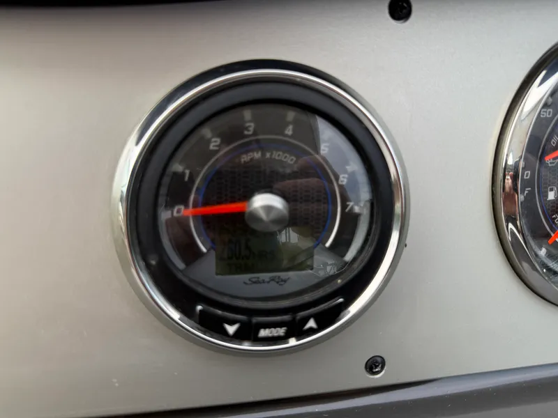 Slide: The Image of Sea Ray 330 SUNDANCER 2016 - 29