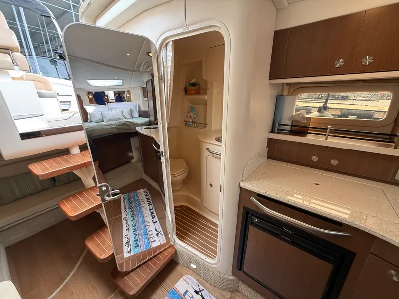 Slide: The Image of Sea Ray 330 SUNDANCER 2016 - 58