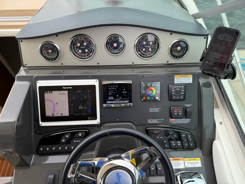 Slide: The Image of Sea Ray 330 SUNDANCER 2016 - 24