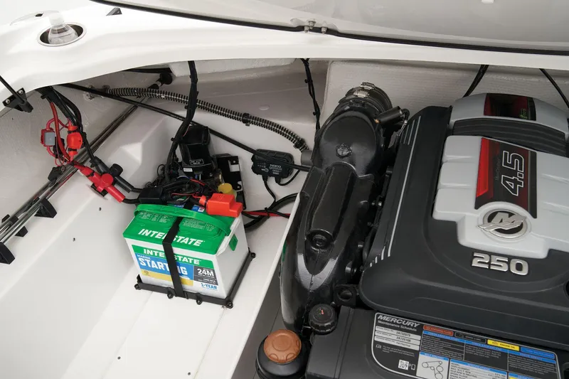 Slide: The Image of Tahoe 210 Si Limited - 21