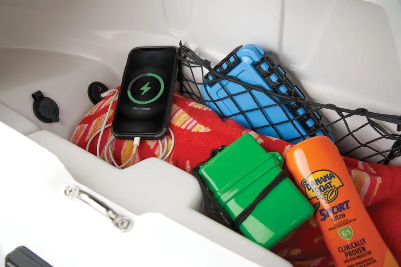 Slide: The Image of Tahoe 210 Si Limited - 22