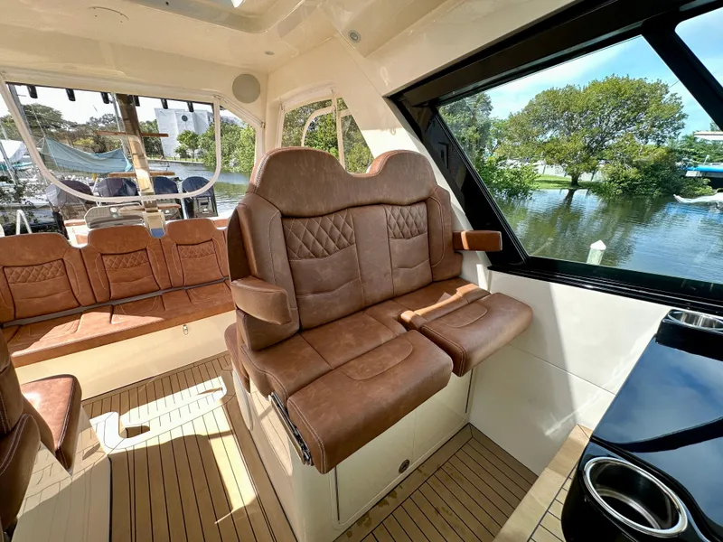 Slide: The Image of Scout 530 LXF 2024 - 11